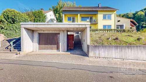 Straßenansicht - Garage-Aufgang - 