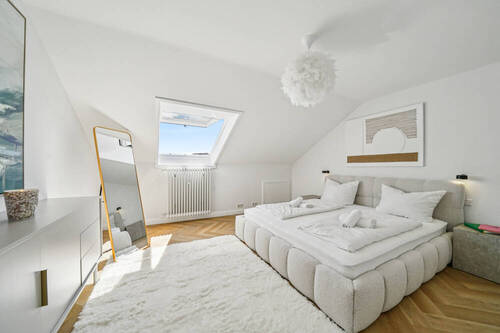 Schlafzimmer mit Berg- und Seesicht - 