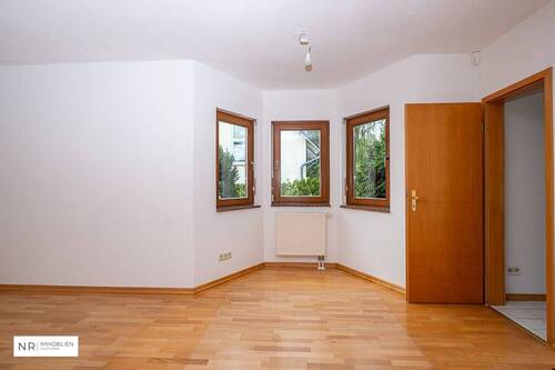 Wohnzimmer II - 5 Zimmer Einfamilienhaus in Berlin