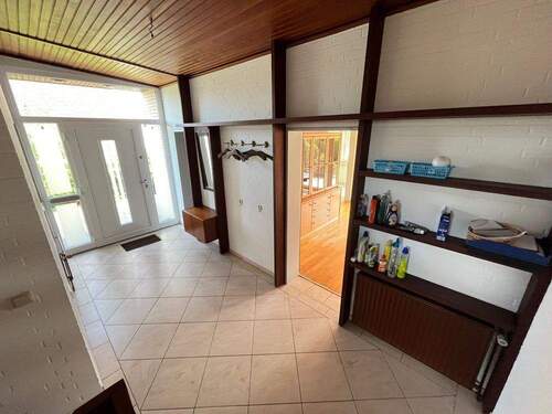 EG Flur und Treppenaufgang (3) - 