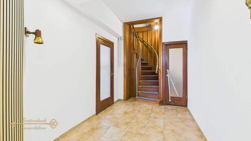 Flur EG - 6 Zimmer Mehrfamilienhaus, Wohnhaus in Lilienthal