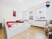 REMAX Immobilien DeLux Eigentumswohnung Schlafzimmer Schwalbach Mark Borowicz - 