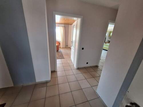 Flur.jpg - Mehrfamilienhaus, Wohnhaus mit 130,00 m&sup2; in Wakendorf I zur Miete