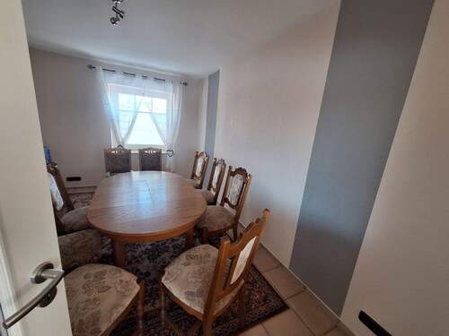 offener Flurbereich mit Esszimmer.jpg - 