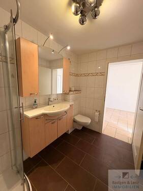 Bad_mit_Dusche_2.jpg - 