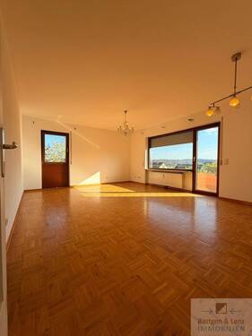 Wohnzimmer.jpg - Helle 3-ZKB mit Balkon & Weitblick in Wittlich – sofort bezugsfrei!