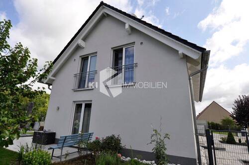 Schönes Einfamilienhaus. Es könnte bald ihres sein. - 'kaufen, wohnen, genießen...' Schneller kommt man nicht zum Traumhaus