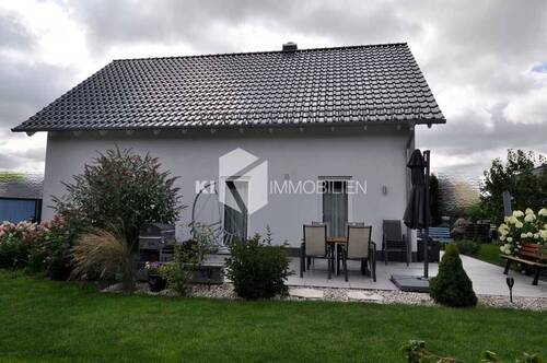 Hinteransicht - Einfamilienhaus mit 131,00 m&sup2; in Borna zum Kaufen