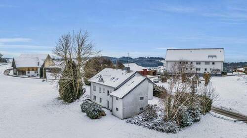 Luftbild - 8 Zimmer Mehrfamilienhaus, Wohnhaus zum Kaufen in Ravensburg
