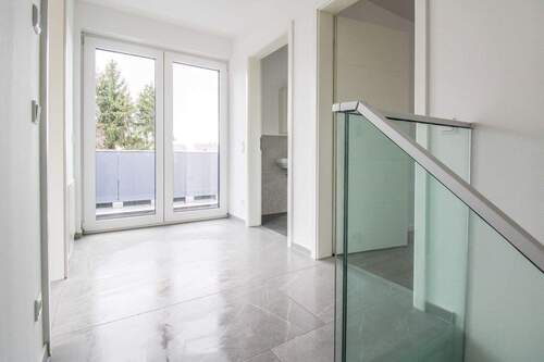 Flur OG - 4 Zimmer Einfamilienhaus in Budenheim