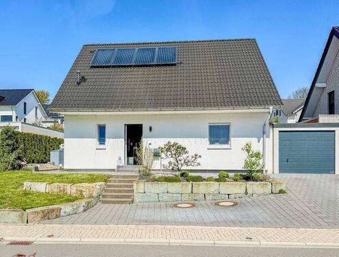 Außenansicht - Einfamilienhaus KfW 55 mit Garten und Garage