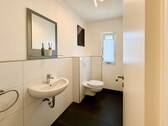 Gäste-WC mit Fenster
- 4 Zimmer Einfamilienhaus in Wickede (Ruhr)