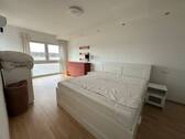 schickes Schlafzimmer, mit Zugang Balkon - 