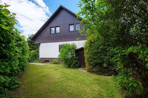 Außenansicht - Familienfreundliche DHH mit Wohnkeller, Sauna und Terrasse in ruhiger Lage von Berlin-Buckow