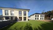 Gartenansicht - Exklusives Neubau-Doppelhaus am See - Energieeffizient & modern