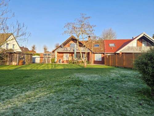 Garten mit Blick zum Haus - 