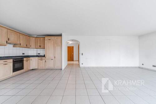 Wohnzimmer mit offener Küche - 