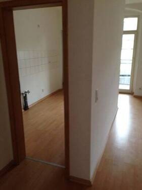 Zugang Küche - Etagenwohnung mit 56,40 m&sup2; in Chemnitz zur Miete