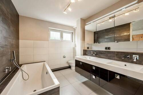 Badezimmer - 5 Zimmer Doppelhaushälfte in Weiterstadt