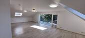 Wohnzimmer - Lichtdurchflutete Luxuriöse Wohnung mit großem Balkon