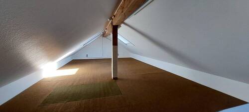 Dachboden mit Fenstern - 