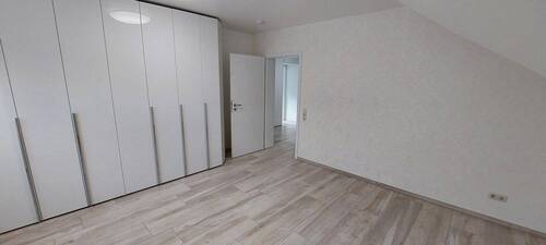 Schlafzimmer mit Einbauschrank - 