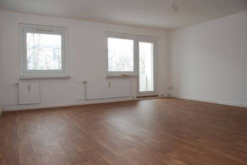 Wohnzimmer Vergleichswohnung - Hier lädt ein großer Wohn-Essbereich zum Verweilen ein