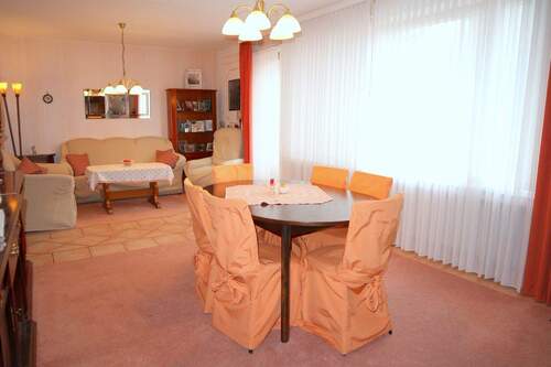 Lichterfülltes Wohnzimmer - 