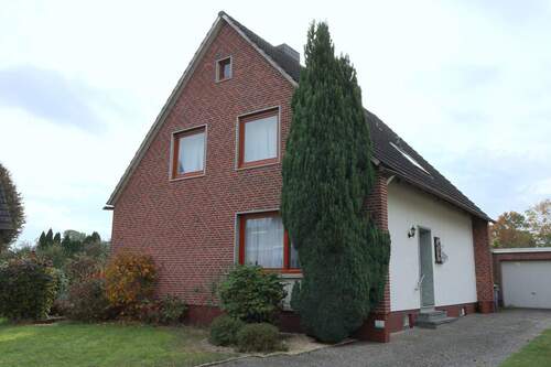 Frontansicht des Einfamilienhauses - 0 % Käuferprovision! Familienidyll mit Vollkeller und grandiosem Garten am südlichen Stadtrand!