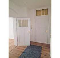 Stilvolle und frisch renovierte 3-Zimmer-Wohnung m. Balkon, neuem Laminat 