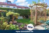 Gartenansicht - ab nach Wartenberg: Reihenmittelhaus mit Garten, Keller & Carport - jetzt entdecken!