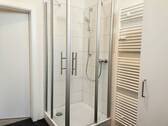 Bad mit Dusche - 