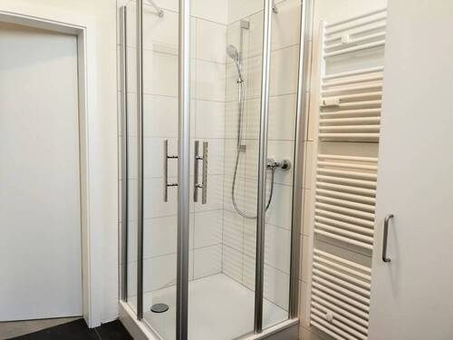 Bad mit Dusche - 