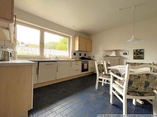 Küche im Erdgeschoss - 8 Zimmer Einfamilienhaus in Quickborn