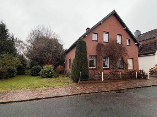 Straßenansicht (3) - 8 Zimmer Einfamilienhaus zum Kaufen in Varel