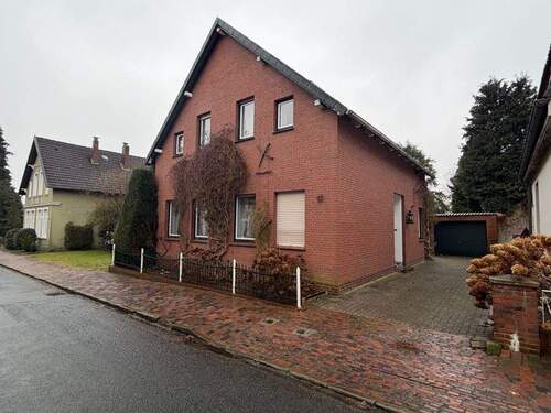 Straßenansicht (2) - 8 Zimmer Einfamilienhaus in Varel