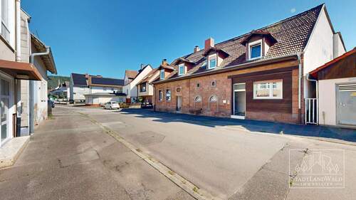 Haus Nr. 35a: Straßenansicht-Eingang - 