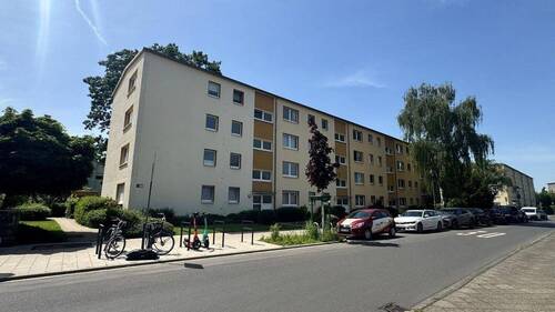 Niedrdonker Str. 39 - ** PROVISIONSFREI ! ** 4- Raum- ETW in D- Lörick, Niederdonker Str. 39 mit Balkon, ab sofort frei !