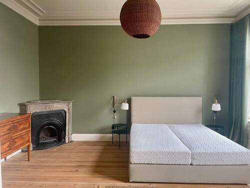 Schlafzimmer mit Kamin - Etagenwohnung mit 90,00 m&sup2; in Hamburg zur Miete