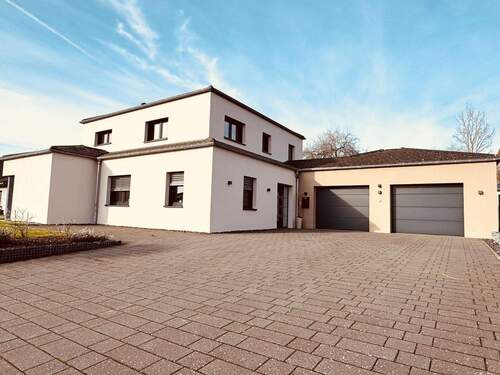 großzügiger Hof (9) - Einfamilienhaus mit 198,00 m&sup2; in Lambertsberg zum Kaufen