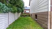Garten neben Haus - 