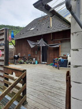 Eingang mit Terrasse - Etagenwohnung mit 100,00 m&sup2; in Oberdiebach zur Miete