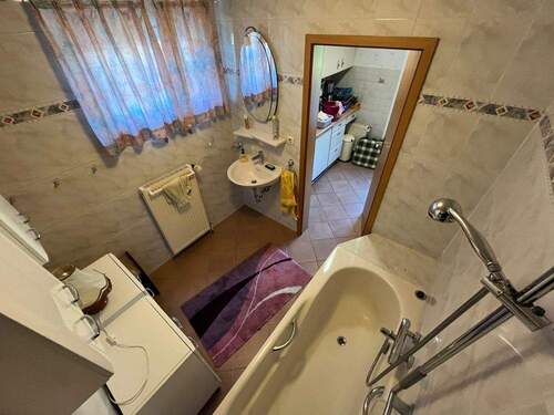 Bad mit Wanne (2) - 