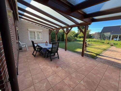 Haus Hinteransicht_Terrasse_Garten (7) - 