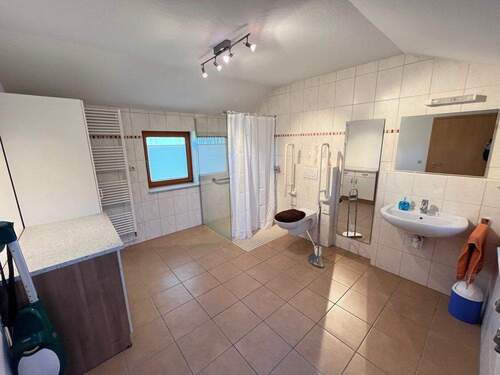 ebenerdiges Duschbad (1) - 