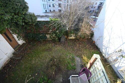 Mit kleinem Garten - 6 Zimmer Mehrfamilienhaus, Wohnhaus in Neumarkt