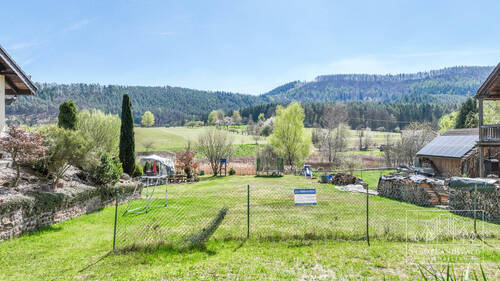 Straßenansicht mit Ausblick - 