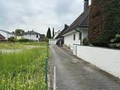 Einfahrt mit Garage - 
