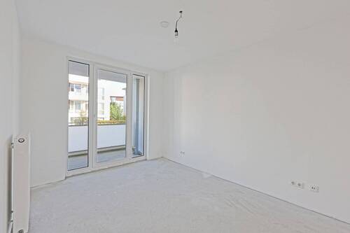 Schlafzimmer mit breitem Fenster nach Osten - 