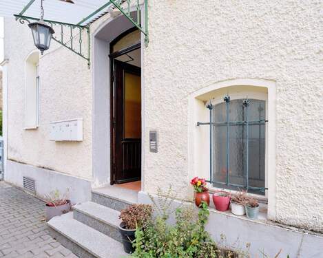 Haustüre - 3 Zimmer Etagenwohnung zum Kaufen in Stuttgart